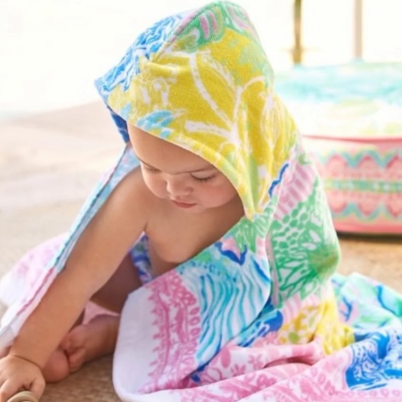 NWT Lilly Pulitzer Pink Hooded Baby Beach towel